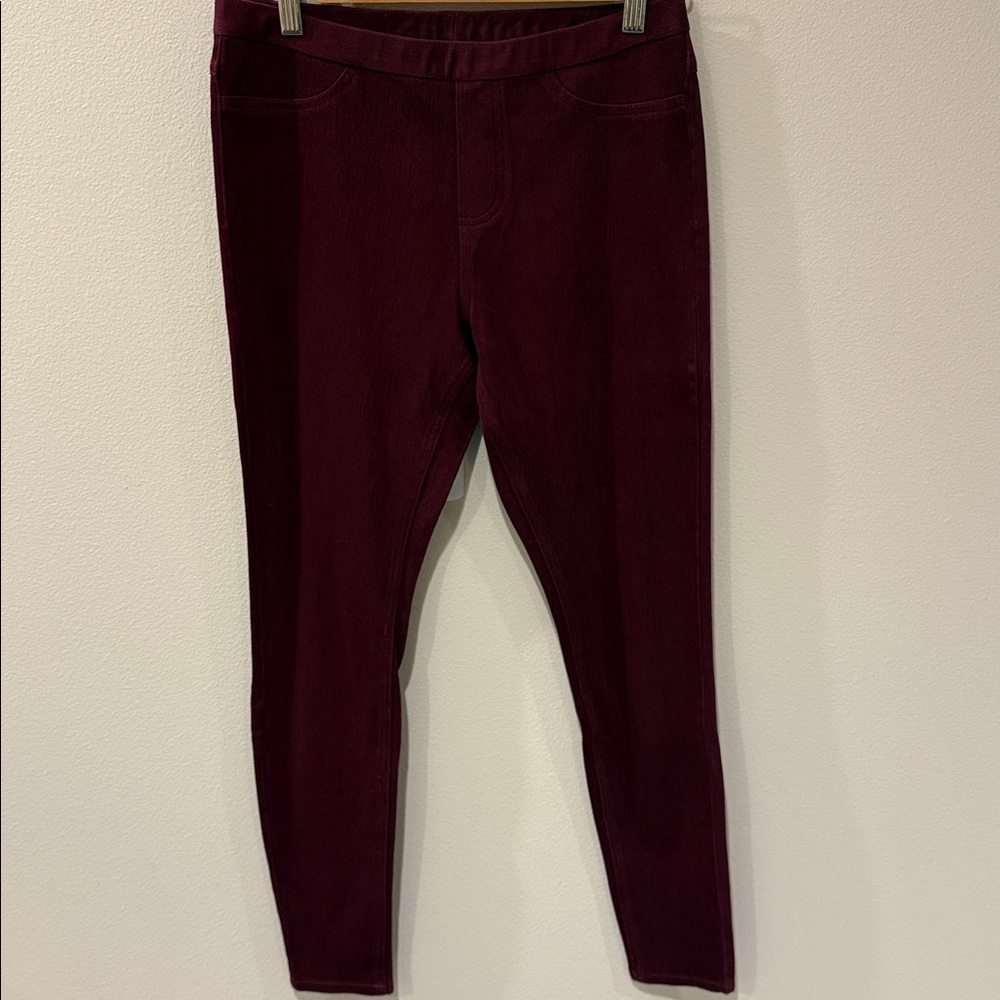 Hue Burgundy Denim Jeggings M